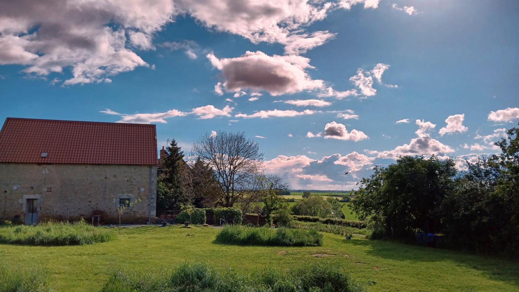 Domaine Lavau - Gite L'Artisane Neret Exterior foto
