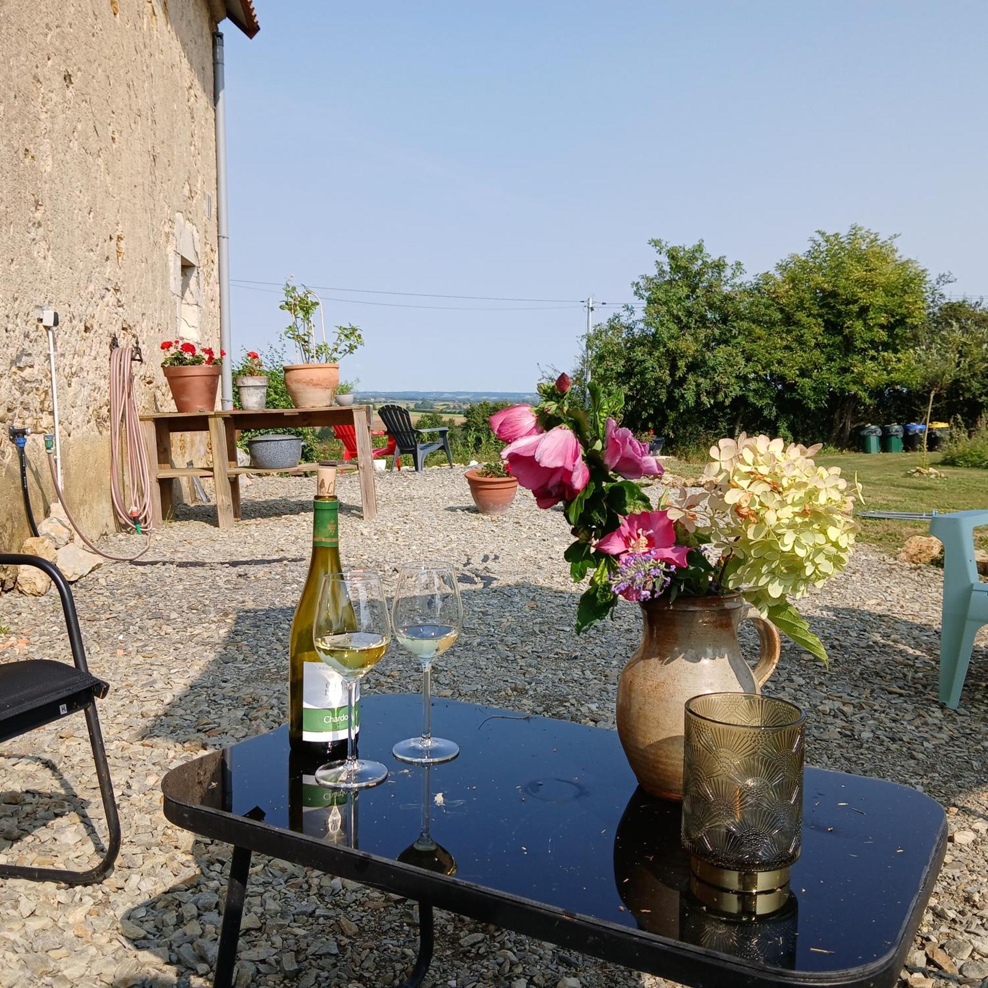 Domaine Lavau - Gite L'Artisane Neret Exterior foto