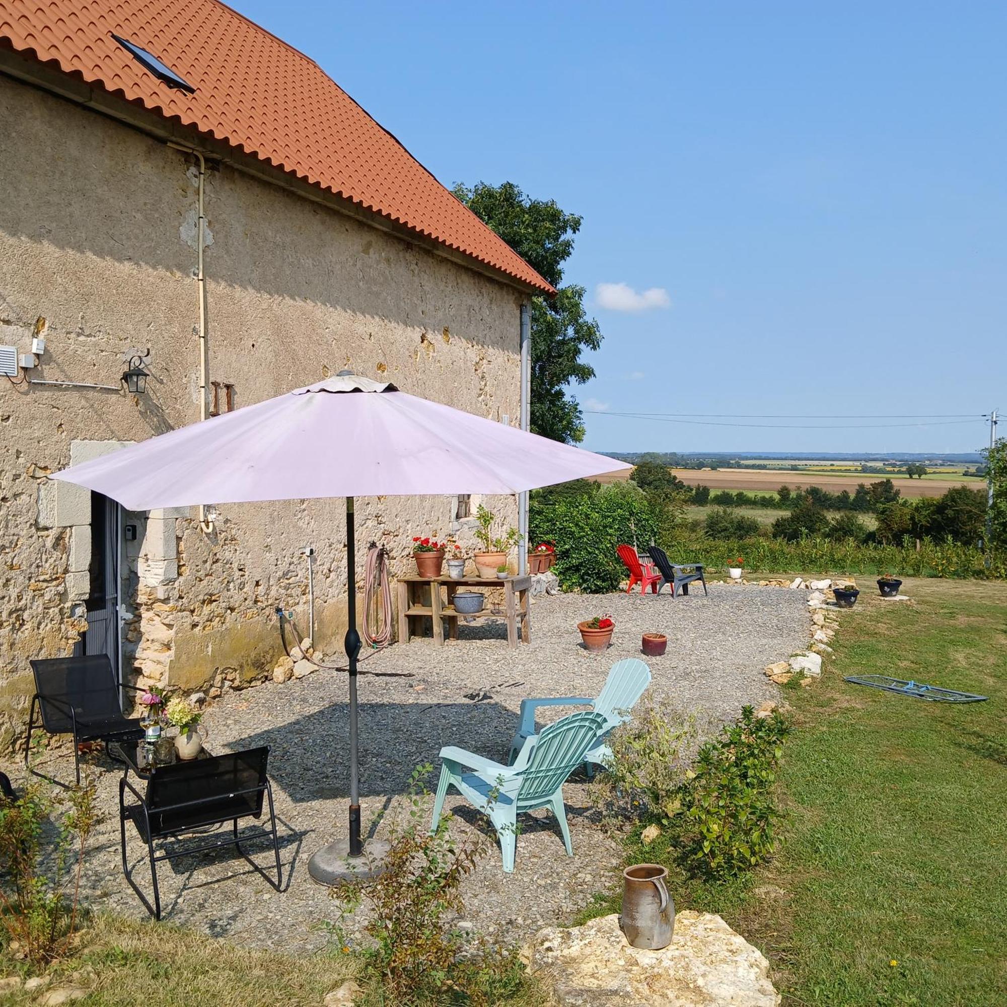 Domaine Lavau - Gite L'Artisane Neret Exterior foto
